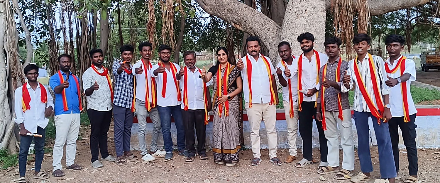 எடப்பாடி தொகுதி கிராமப் பகுதியில் தவெக தொண்டர்களுடன் மேனகா பாலகிருஷ்ணன்